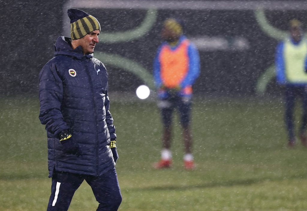 İsmail Kartal:" Bence bizim antrenörlerimiz ile Avrupa'daki orta halli takımları çalıştıran antrenörler arasında hiçbir fark yok. Hatta bazı antrenörlerimiz daha üst seviyede. Bir kaç antrenör yurt dışında çalışsa 'Türk hocalar yapamaz' algısı kırılacaktır."

(SportBox YouTube)