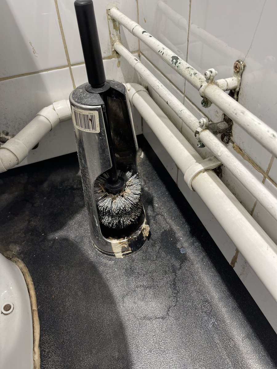 andrewd12's tweet image. Toilets need a good clean @Pret