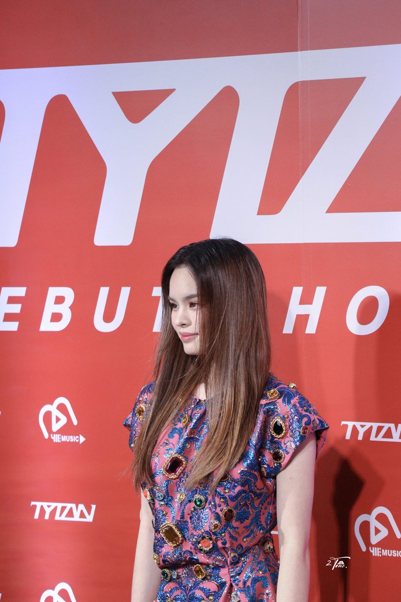 2TONE__tt's tweet photo. จิ๋วกับงานโชว์เคสไทแทน (1)
#TYTANDebutShowcase 
#แอลลี่ #ALLY 
#allynitibhon 
#ALLYsONLY

#2TONE__tt https://t.co/esLoqjuwO3