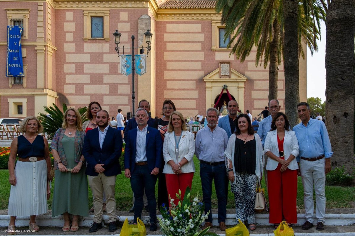 PP_Motril's tweet photo. 💐 La presidenta local, Luisa García Chamorro junto a miembros del partido participan en la Ofrenda Floral a nuestra Patrona y Alcaldesa Perpetua, la Virgen de la Cabeza en #Motril. https://t.co/BinDlsXqow