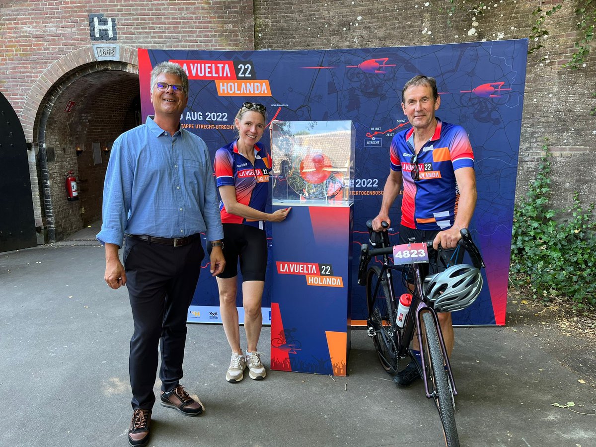 Vanmorgen de onofficiële start van de #vuelta met <a href="/hugodejonge/">Hugo de Jonge</a>, <a href="/RobvanMuilekom/">Rob van Muilekom</a> , <a href="/HuibvanEssen/">Huib van Essen</a> en Hans Oosters. Beetje warm maar wel lekker:-) #vamosvuelta