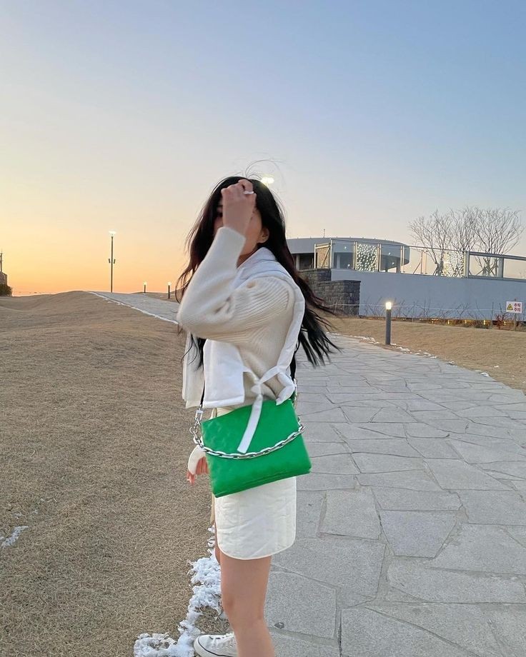 ᅟ
ᅟᅟ𝒊 𝒘𝒂𝒏𝒕, 𝒊 𝒃𝒖𝒚. . .
 ᅟᅟ. . . 𝐼'𝑚 𝑎 𝑚𝑜𝑑𝑒𝑙.
    ᅟᅟ #ℓvsυndαy
ᅟ