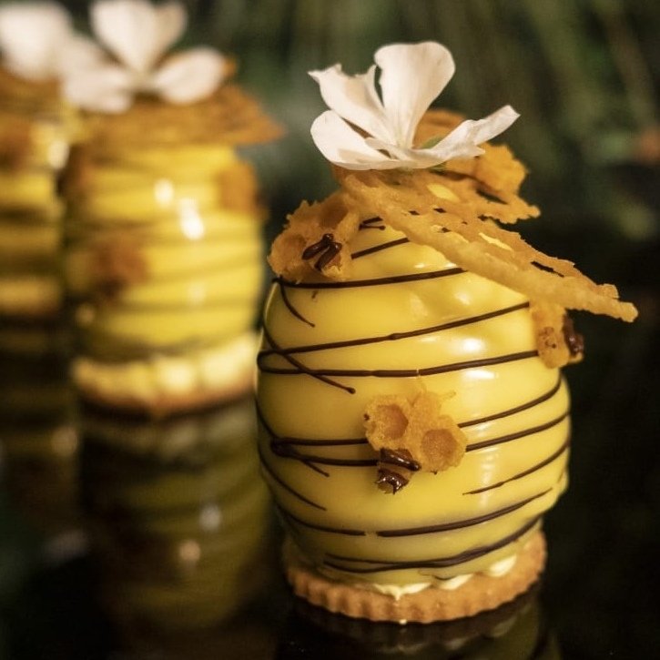chef_rave's tweet photo. Honey cake 🍯🐝 #beekeeping #beeinlondon https://t.co/Tcj9acNPEE