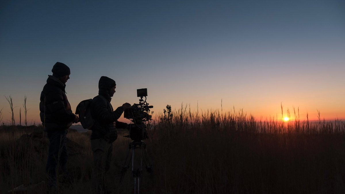 GrahamBart's tweet photo. Film crew silhouette appreciation post. #filmcrew #unitphotographer https://t.co/p0SZlxtMzU