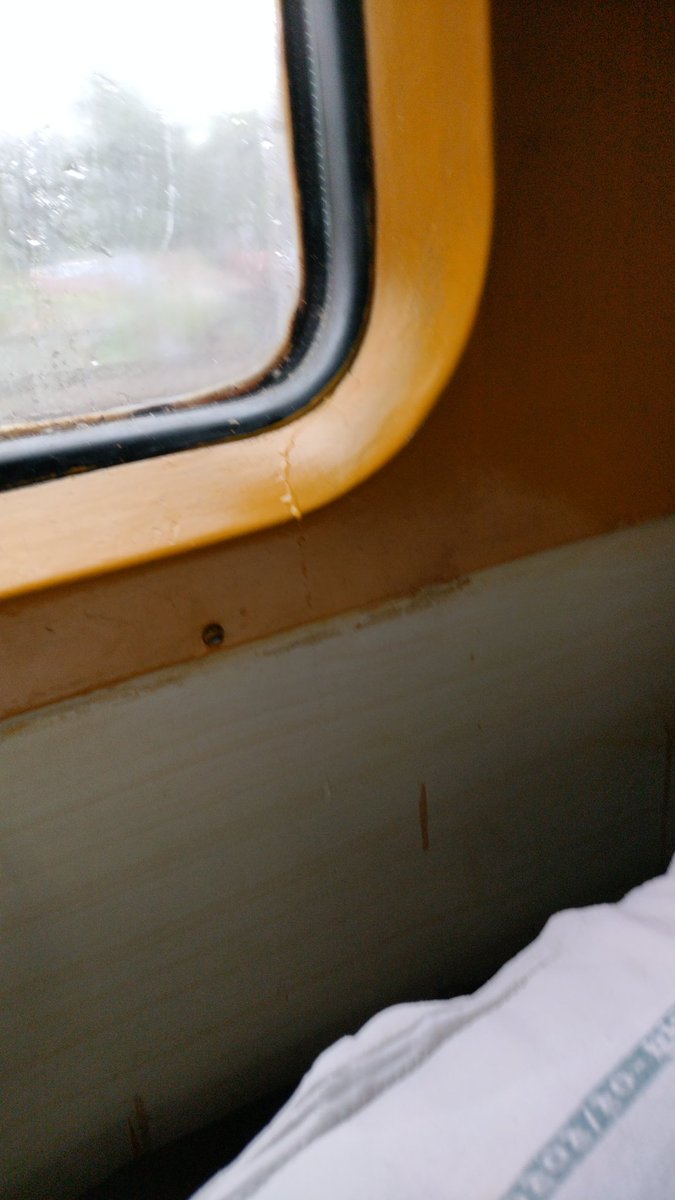 subrat_tweets's tweet photo. Water leakage from window at 12841 coach B1 44. Plz do needful on emergency @RailMinIndia @RailwaySeva https://t.co/kAid3JDEtV