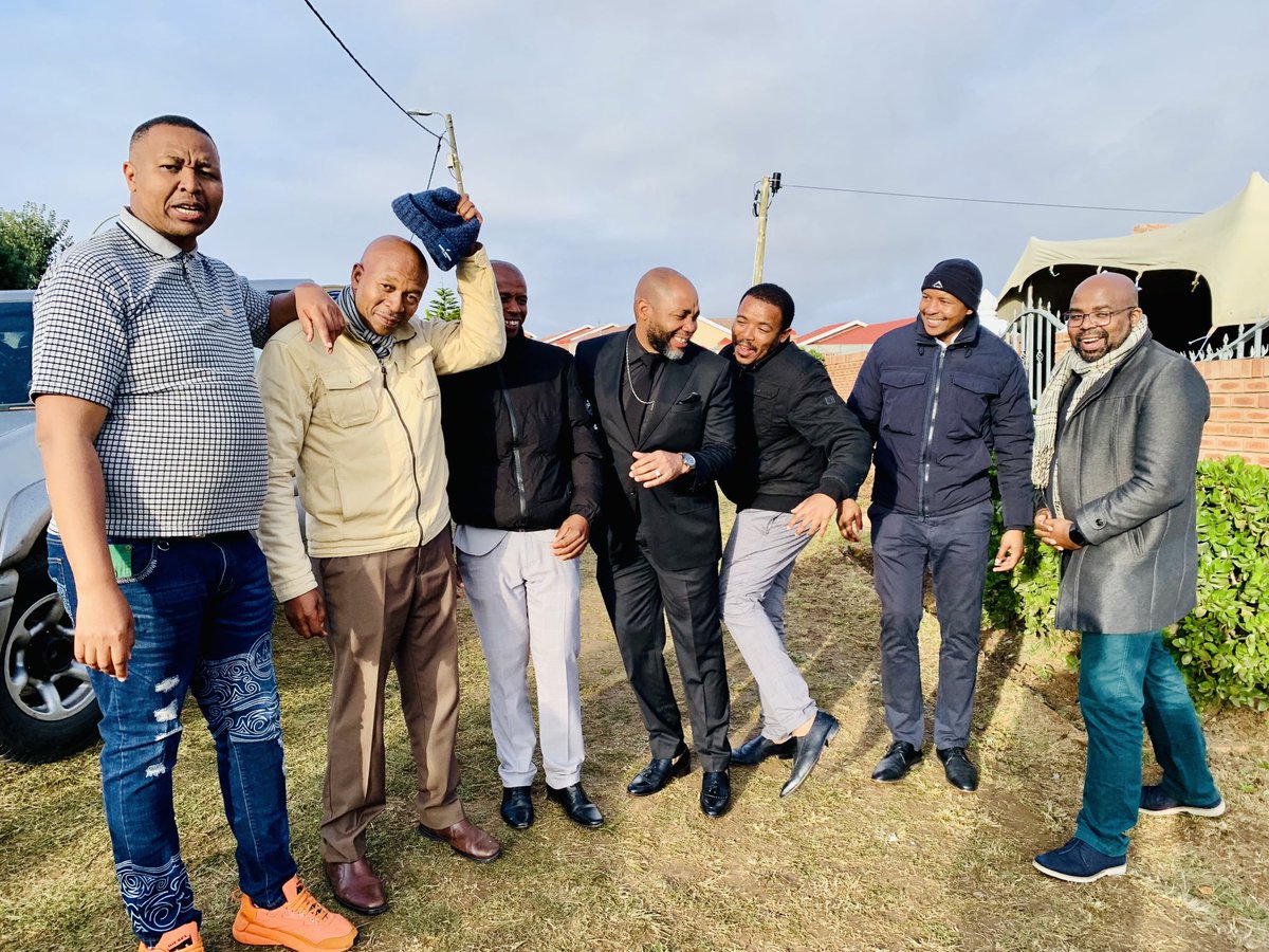 LNP_za's tweet photo. Brothers https://t.co/8oCUalKR97