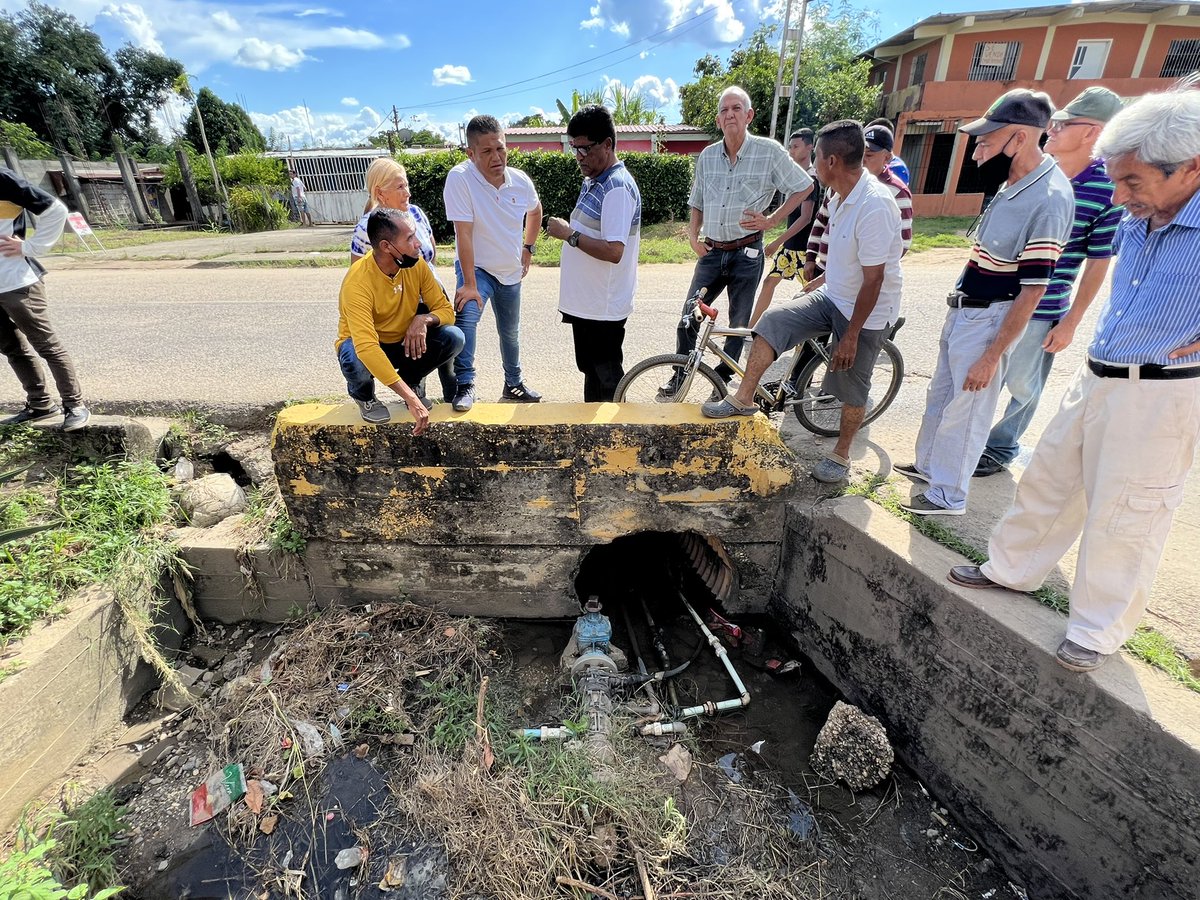 alexandermirele's tweet photo. De los tres posos que existen en Amador Palencia ninguno está operativo ni siquiera el que recientemente @Hidrocentro2011 recuperó pero se llevaron la bomba y no la regresaron. Nosotros queremos ayudar a resolver pido no pongamos de acuerdo para beneficio de todos https://t.co/crioRjawbc