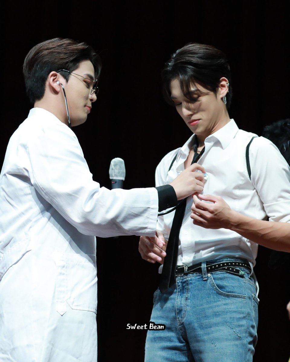 applteez's tweet photo. jongho just can't resist wooyoung 👌 https://t.co/Ioy5Rp5H10