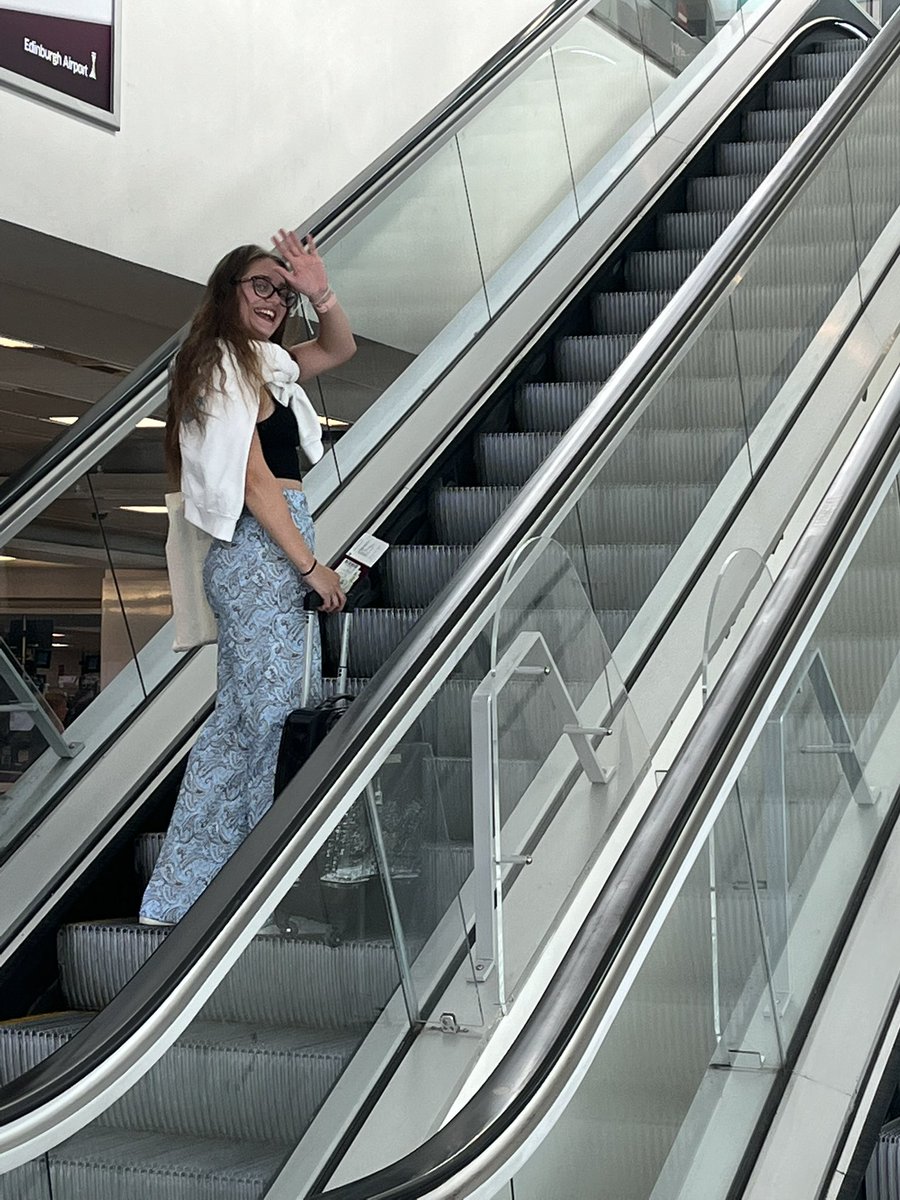 Mrs Scott tweet media