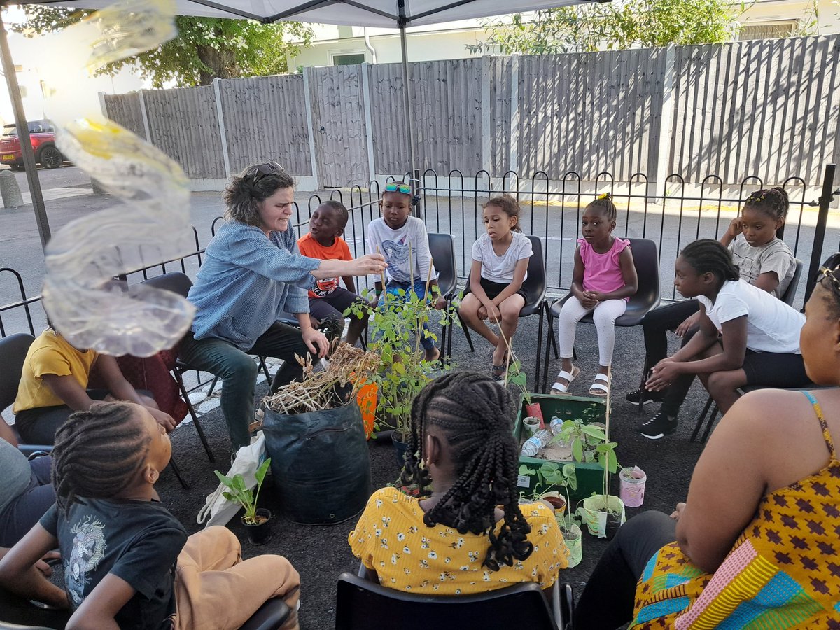 angels_club19's tweet photo. Harvest! Harvest! Thank you @SupplementaryEd ππ½ππ½
#angelsbreakafterschoolclub #soff2022 #HAFF2022 #funactivities #harvesttime #Harvesting #potatoes #onions #chard #growingbeans https://t.co/TS7etgBR7r