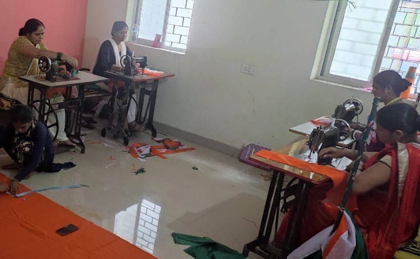 renubtp's tweet photo. Women at #Bharatpur #Rajasthan making National Flag #Tiranga for #HarGharTiranga campaign....These women supported by @ActionAidIndia in the leadership of Hon.@sndeep Ji nd Ma'am @sion_kongari Ji..women thankful to sir @sndeep ji for providing #sewing_machines. #GharGharTiranga https://t.co/X3KMCAjinT