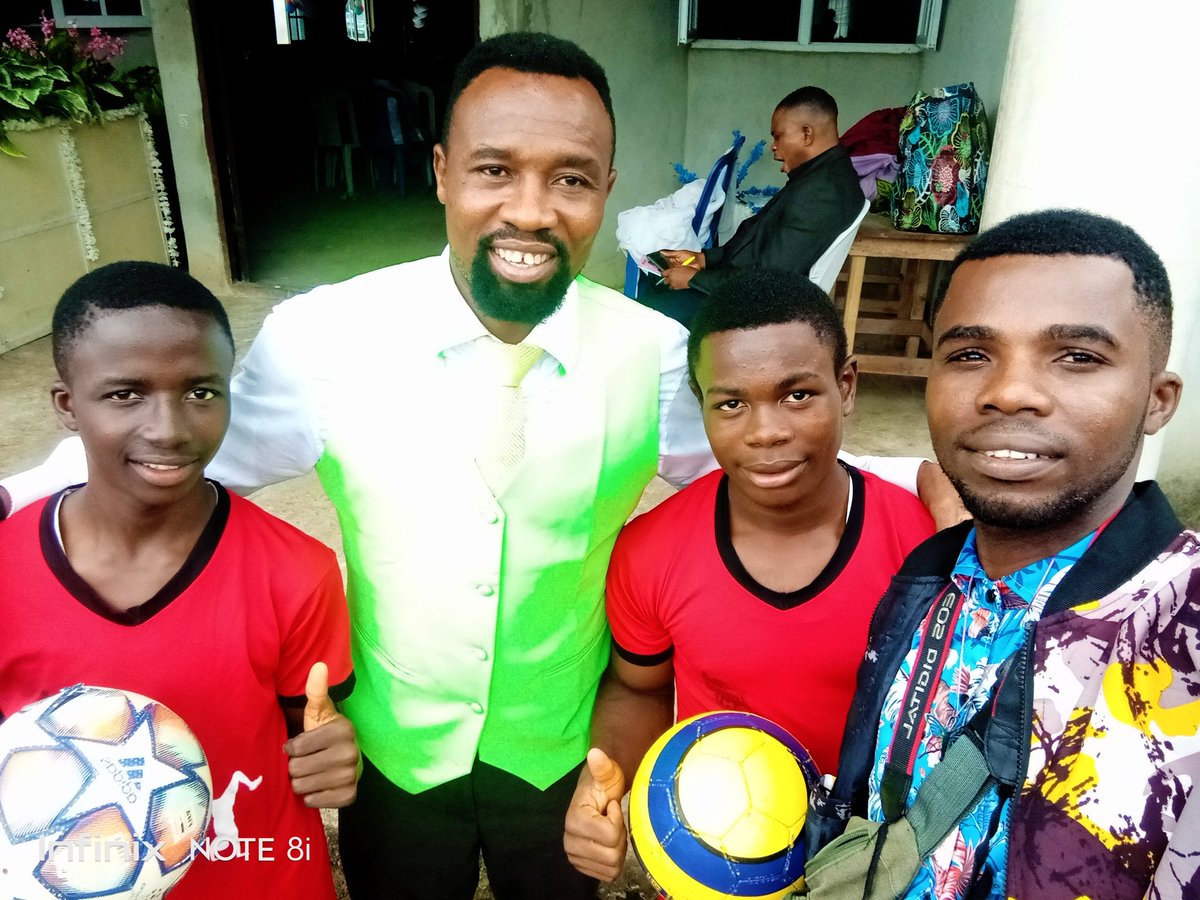 ChukwuebukaFEnt's tweet photo. WHEN GREATNESS MEETS

Our Founder &amp; World Records Holders @VictorKipo &amp; #VincentOkezie With 2020/2021 NPFL Champion @AkwaUnited_fc Star Mr Akarandut Orok

He Will Be Our Guest @ d School ⚽ Champ #CSFFC On 22nd Oct, 2022 

#ChukwuebukaFreestyleEntertainment #ChukwuebukaFreestyle https://t.co/Oeabmwx8Vg