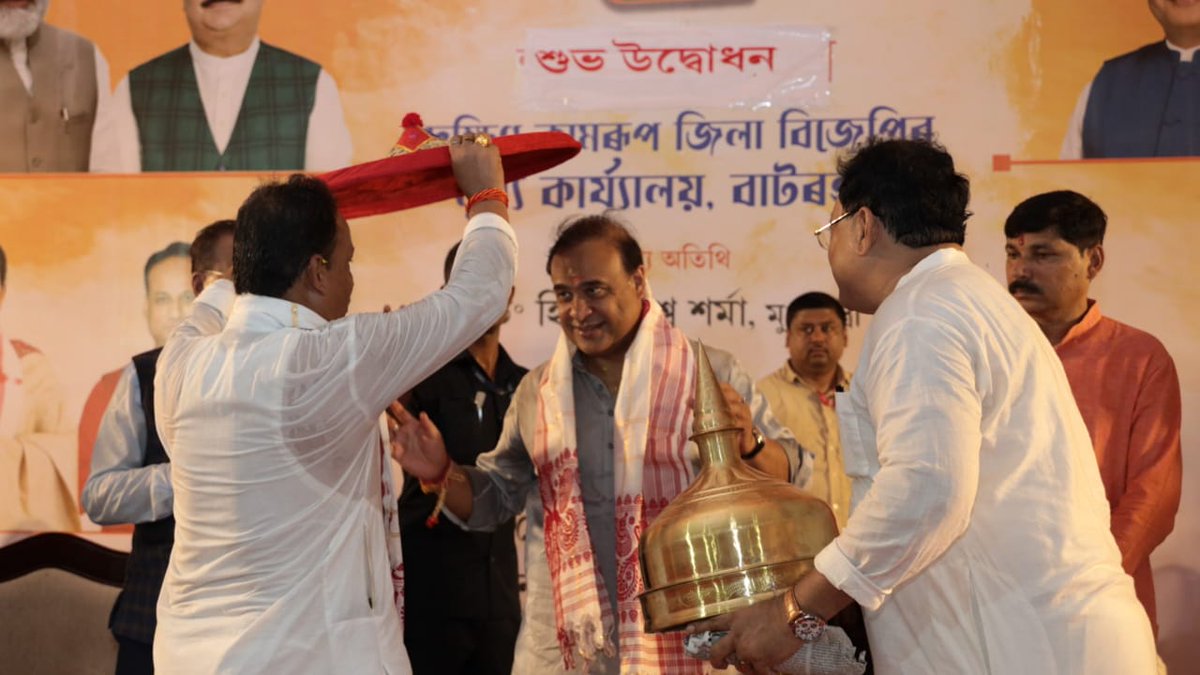 himantabiswa's tweet photo. Glad to inaugurate BJP South Kamrup Dist HQ building at Batarhat. This 15th party HQ building of @BJP4Assam will enable us to serve the public even better and further strengthen @BJP4India that has become the world's largest democratic political party in just four decades. https://t.co/YWxCeRB8uI