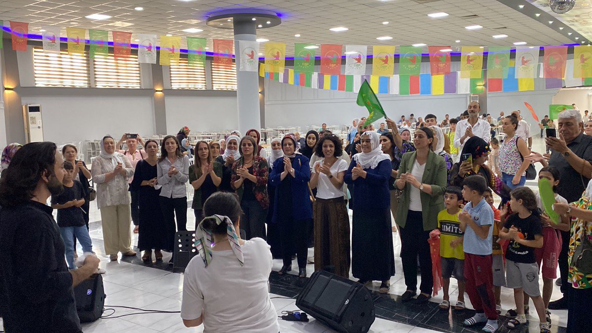 Me wek TJA, DBP û KCDê bi dirûşma "Bi Civaka Rêxistinbûyî Ber Bi Jiyana Azad Ve" bi tevlîbûna bi sedan mirovan li bajarê Êlihê şahîyek li dar xist. Di şahiyê de Aktivîsta me-Hemseroka Giştî ya DBPê Salîha Aydenîz axaftin kir. Di axaftina xwe de balkişand ser polîtîkayên zindanan.