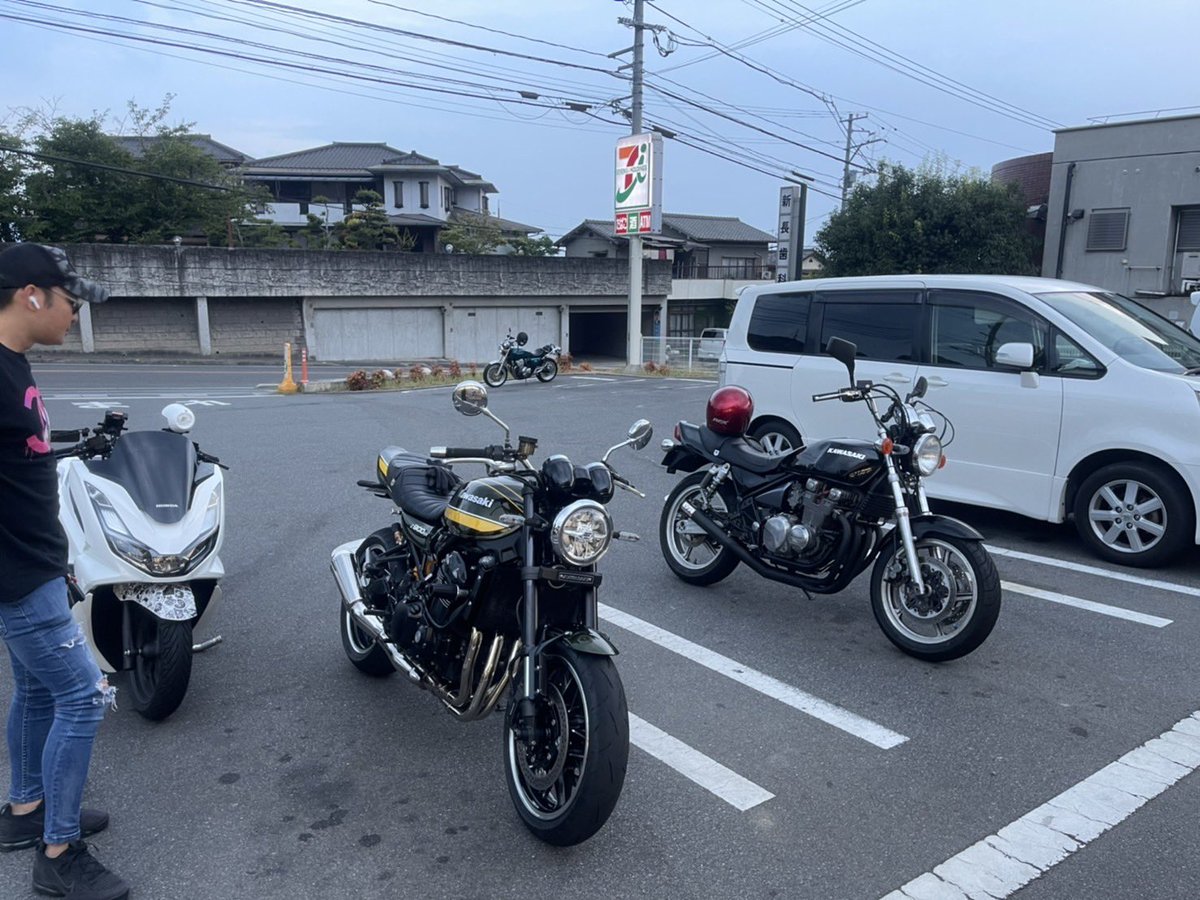 yuki_boobman's tweet photo. 名前:ゆきくん
性別:野郎
年齢:30代
身長:164cm
住み:広島県 たまに大阪
車種:ゼファー400
好き:車、バイク、釣り
一言:一緒にツーリング行ってくれる人お願いします！！ https://t.co/klsKnBXsrM