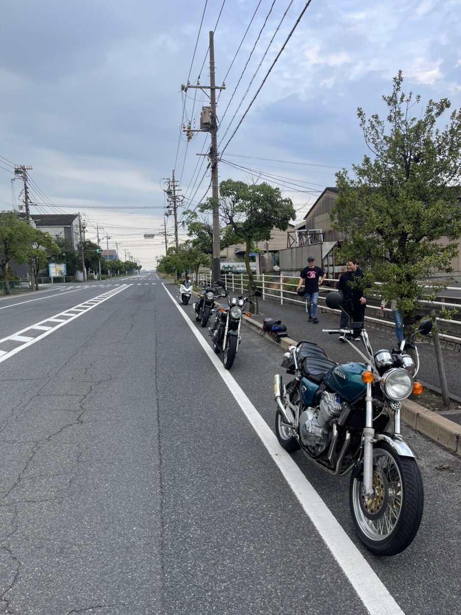 yuki_boobman's tweet photo. 名前:ゆきくん
性別:野郎
年齢:30代
身長:164cm
住み:広島県 たまに大阪
車種:ゼファー400
好き:車、バイク、釣り
一言:一緒にツーリング行ってくれる人お願いします！！ https://t.co/klsKnBXsrM