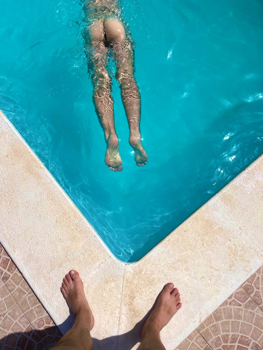 romaincosta_'s tweet photo. Piscine Time 🍑🦶🏻💦 https://t.co/LJdgulYsjH
