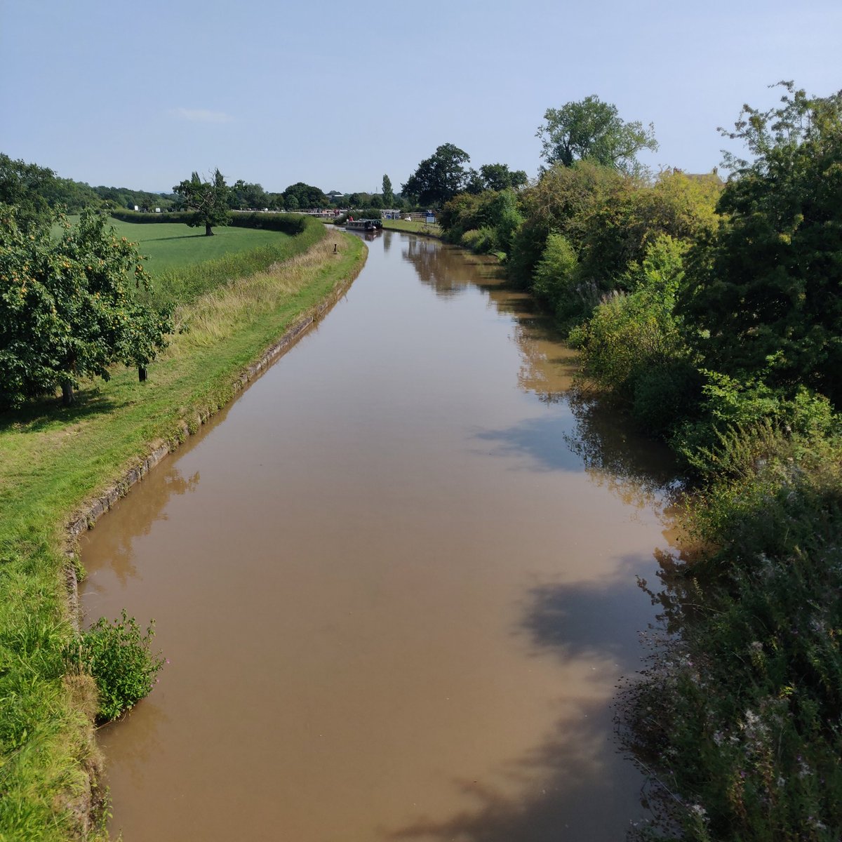 LifeOnTheCanal's tweet photo. Forgot to post my previous jaunt from Barbridge along the Middlewich branch of The #ShropshireUnionCanal so today resumes from @AqueductMarina toward Middlewich with views looking back, forwards &amp; the marina itself (good grub) #lifesbetterbywater @CanalRiverTrust #TheShroppie https://t.co/7Hm3bE0grG