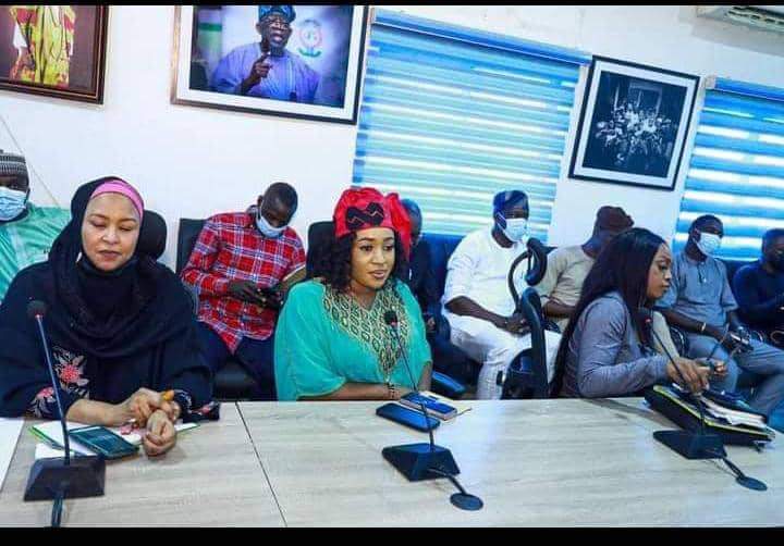 IbrahimEnemi's tweet photo. Earlier today, The  APC National Women Leader, Dr Betta Edu Joined  the APC Presidential Candidate, His Excellency Asiwaju Bola Ahmed Tinubu and The DG of his Campaign Council, His Excellency, Simon Lalong , The Speaker, House of Representatives, Hon Femi Gbajabiamila and others. https://t.co/lmExqJHA6C