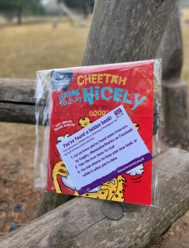 SandallPark's tweet photo. Free children's books are now in the park, yours to keep 💚#community #literacychamp #EcoChamp #DoncasterStories #educational #readingislearning Maybe keep your bag to re-hide a book one day😊@MyDoncaste @Literacy_Trust @CentralAreaTeam @DoncasterGSN @NatFedParks https://t.co/kjoP6mPf1x