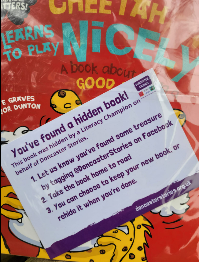 SandallPark's tweet photo. Free children's books are now in the park, yours to keep 💚#community #literacychamp #EcoChamp #DoncasterStories #educational #readingislearning Maybe keep your bag to re-hide a book one day😊@MyDoncaste @Literacy_Trust @CentralAreaTeam @DoncasterGSN @NatFedParks https://t.co/kjoP6mPf1x