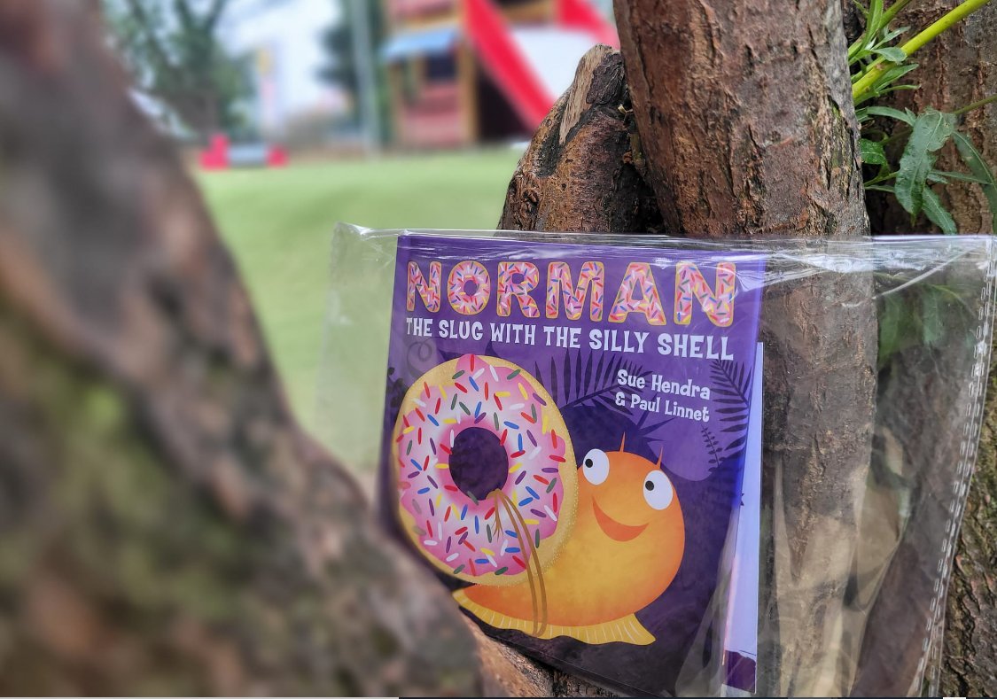 SandallPark's tweet photo. Free children's books are now in the park, yours to keep 💚#community #literacychamp #EcoChamp #DoncasterStories #educational #readingislearning Maybe keep your bag to re-hide a book one day😊@MyDoncaste @Literacy_Trust @CentralAreaTeam @DoncasterGSN @NatFedParks https://t.co/kjoP6mPf1x
