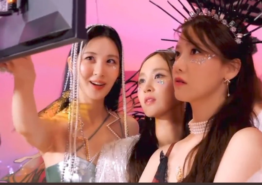 Pretty original Bermuda triangle #YoonYulSeo  🫶🫶🫶

#yoonq #yuri #SEOHYUN <a href="/sjhsjh0628/">서현(Seohyun)</a> <a href="/GirlsGeneration/">Girls' Generation</a>