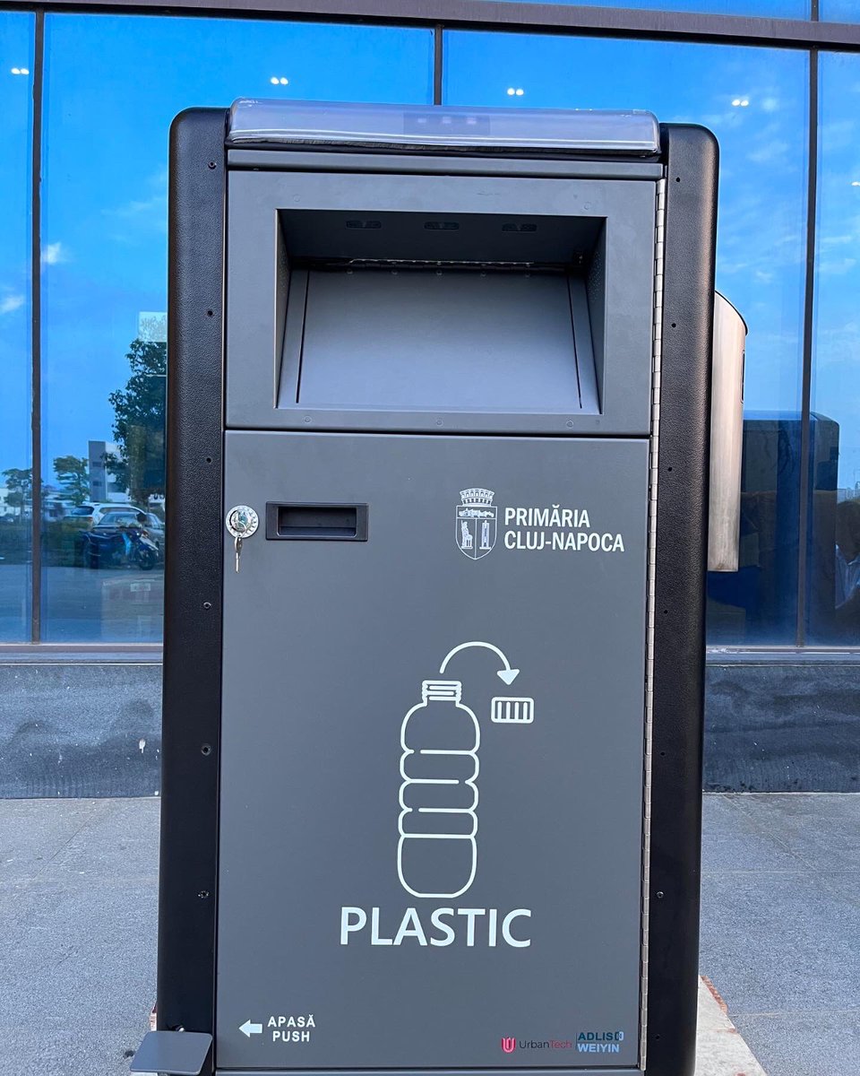 PowershadeMe's tweet photo. Solar smart bin for plastic bottles collection and pressing the waste to minimize the bulk size of empty bottles.    #smartbin #plasticwaste #recycling #circulareconomy https://t.co/ox2TjpCAts