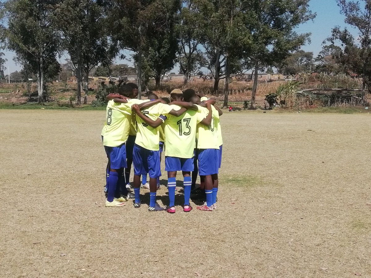 NgondoPrinceleo's tweet photo. It's prayer time. 🇿🇼🙏🙏#PLN12 #thetalentboyz #Godisinit #Godisincontrol #TeamASA ⚽⚽ https://t.co/pAaZZjWydz