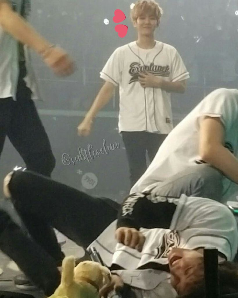 Beakhyun’s smile when he sees Chanyeol playing with the toys 🥺