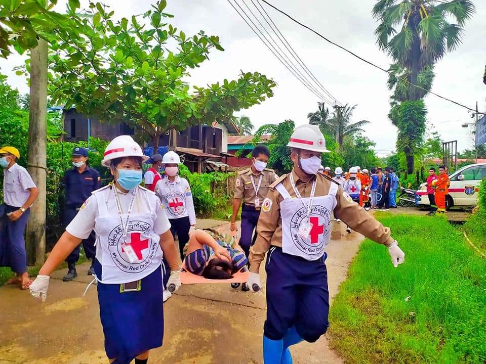MyanmarRedCross's tweet photo. When the people face the disaster, we respond in timely manner.
Besides, to be ready to provide the most effective response at anytime, we have been trained in DisasterPreparedness Training.

We enjoy our jobs, we love to help our people. Always 💛 https://t.co/XPWFx4jW8N