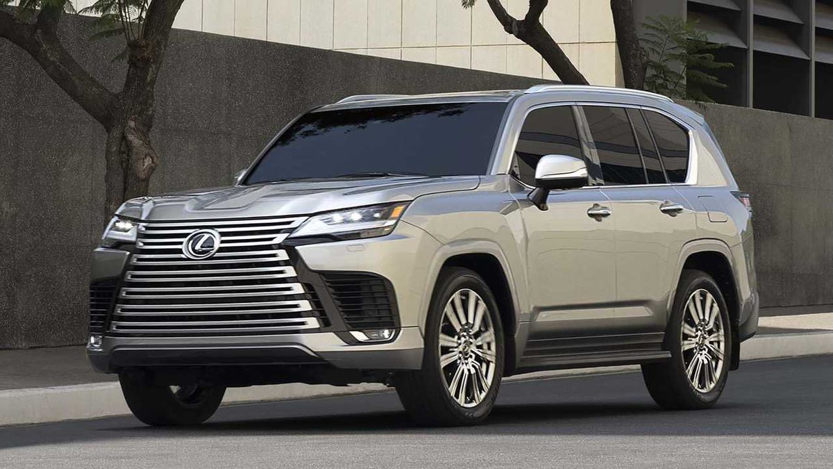 KroboLastBorn's tweet photo. Pastor wey preach "Material things are vanity upon vanity" don buy LEXUS LX 600 on Saturday after Friday all night service come dedicate for church on Sunday https://t.co/lGKfbYslKC
