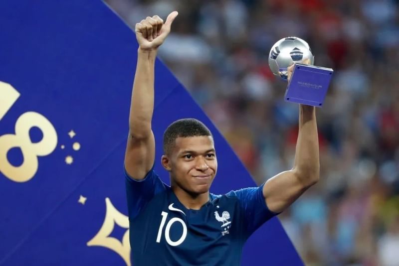 OfficialKO_Line's tweet photo. #KOuntdown: 98 hari menuju Piala Dunia 2022

Kylian Mbappé, pemain kelahiran 1998 yang dinobatkan sebagai Pemain Muda Terbaik di Piala Dunia 2018 berkat torehan empat golnya. https://t.co/r6Wpf3fXNT