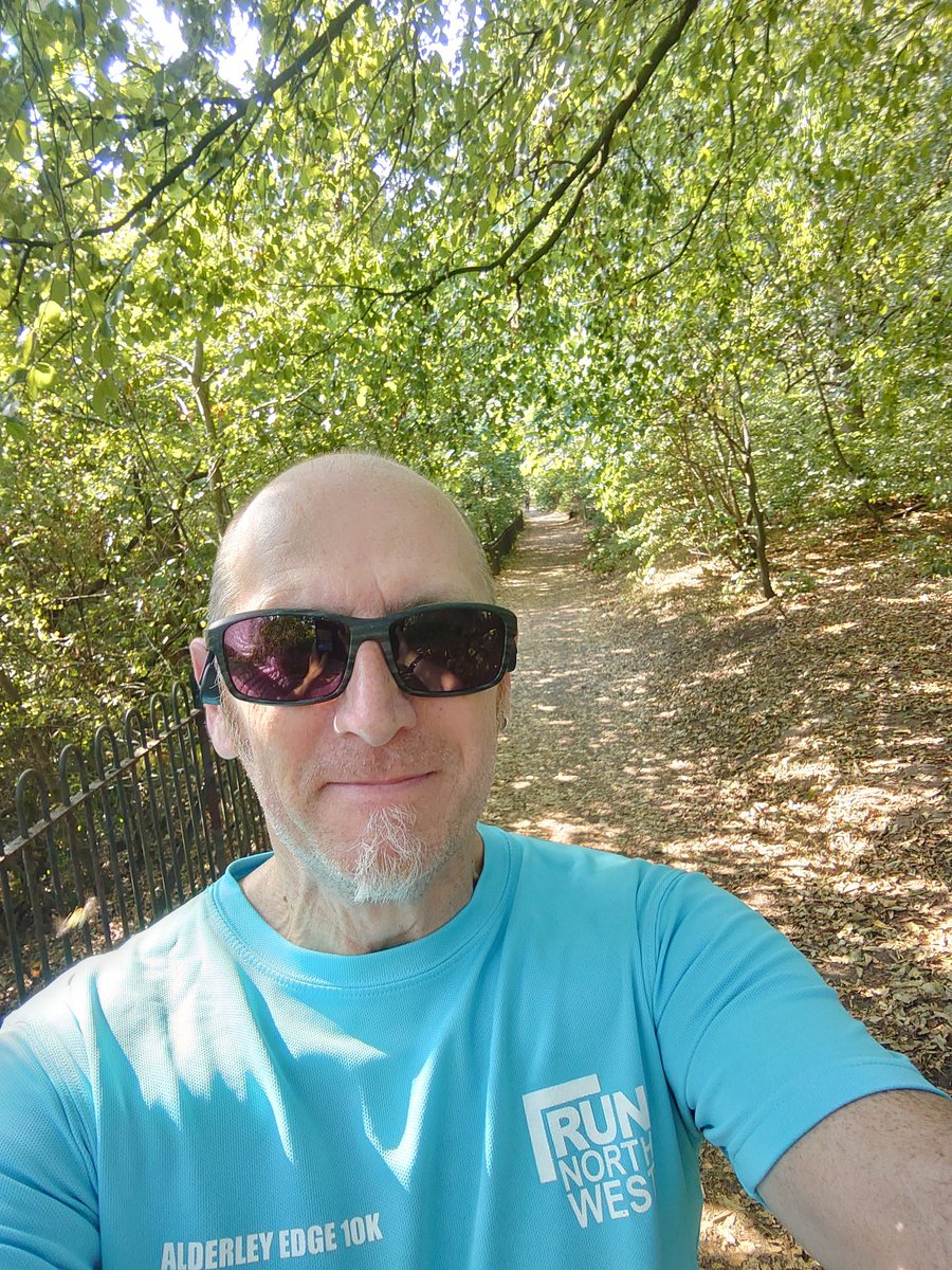 Easy 6k under tree cover, todays sounds from Nick Cave, Death in Vegas, Blondie, Grinderman, Moloko and Pere Ubu. @runningpunks #running #Arrowepark