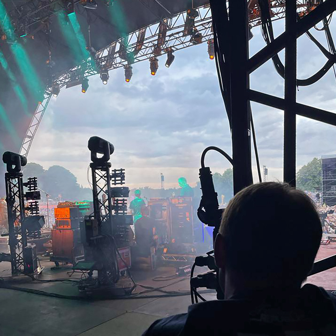 markhatchard's tweet photo. In 30 years of working with music festivals I've never been side of stage or in the pit, best birthday present ever ๐ถ ๐
#HotboxEvents #WeMakeEvents #LatitudeFestival #ManicStreetPreachers https://t.co/yywgliphuk