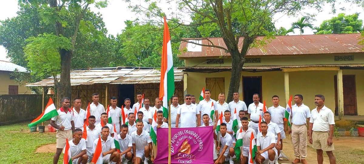 itNBaro's tweet photo. Celebrating ❣️
Har Ghar Tiranga🇮🇳
20th AP(IR)BN PANBARI DHUBRI F-COY

#AzadiKaAmritMahotsav 
#HarGharTiranga 
#HarGharTirangaAssam 
@20THAPIRBN https://t.co/kHplSduyqw