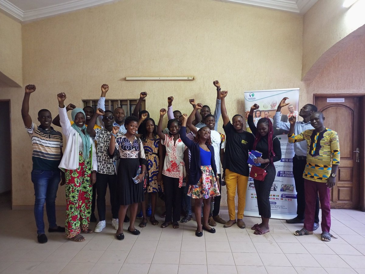 ojedd_global's tweet photo. [ CAFÉ DISCUSSION AUTOUR DES CDN RÉVISÉS AU TOGO ]

À l'occasion de la Journée Mondiale de la Jeunesse, il s'est tenu le vendredi 12 août à #OGreenHub au siège de l'OJEDD #Togo, un café discussion qui réunissait une quinzaine de jeunes autour du thème: " les CDN révisés au Togo". https://t.co/N1VB3A48os
