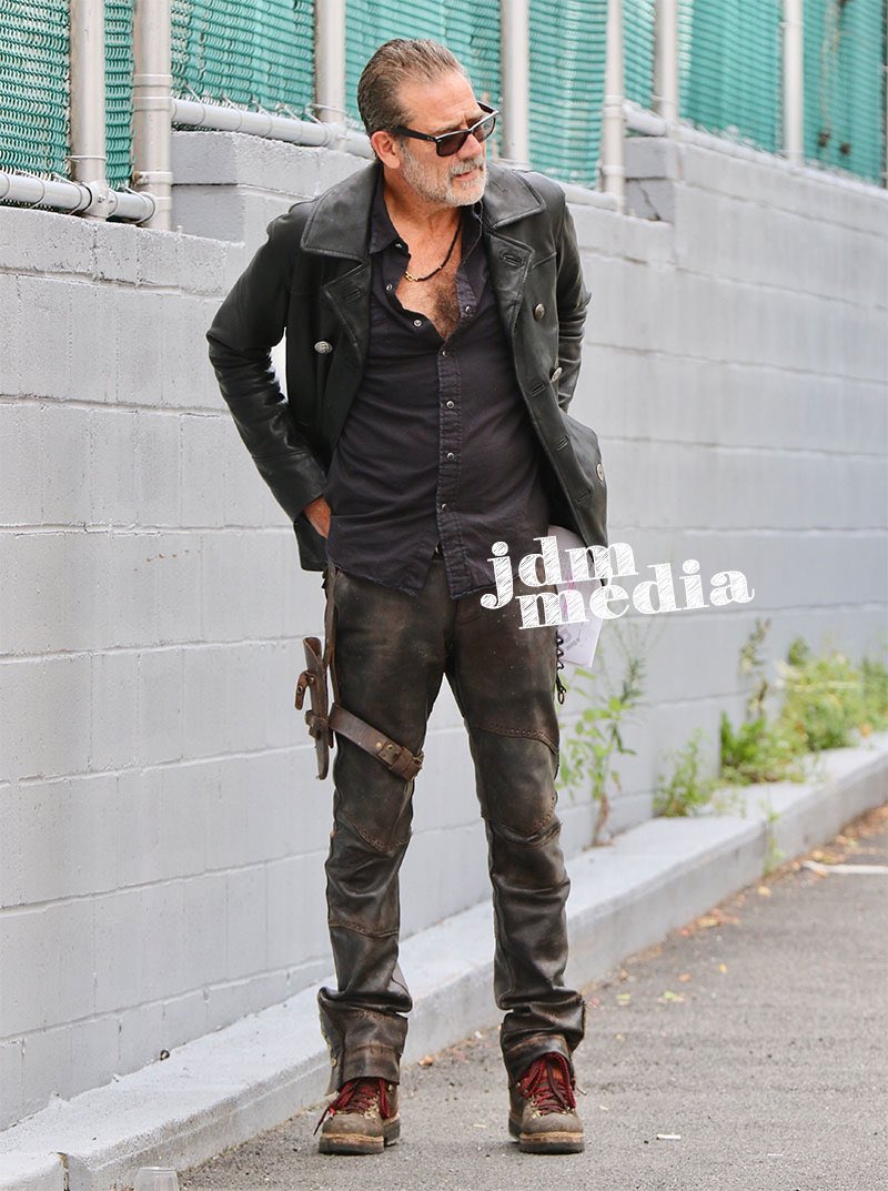 jeffreyarchive's tweet photo. Jeffrey Dean Morgan on the set of #IsleOfTheDead ❤️‍🔥 https://t.co/HpdexZ3Zlq