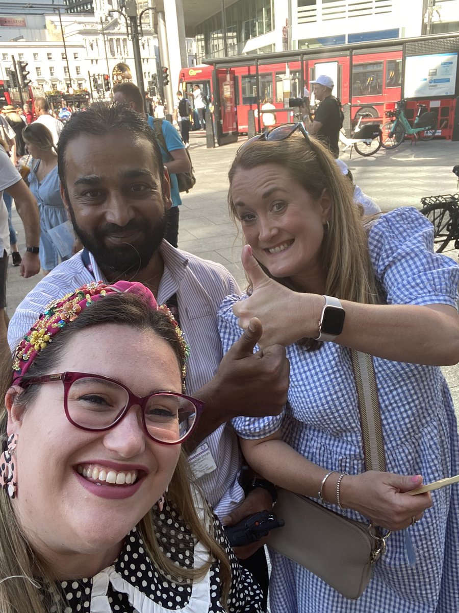 Shout out to Harg, Sam &amp; Muhammad for helping out a family member who fainted at Victoria and putting up with the  5 champagne fuelled women with her after a trip on the Belmond Pullman! <a href="/nationalrailenq/">National Rail</a>