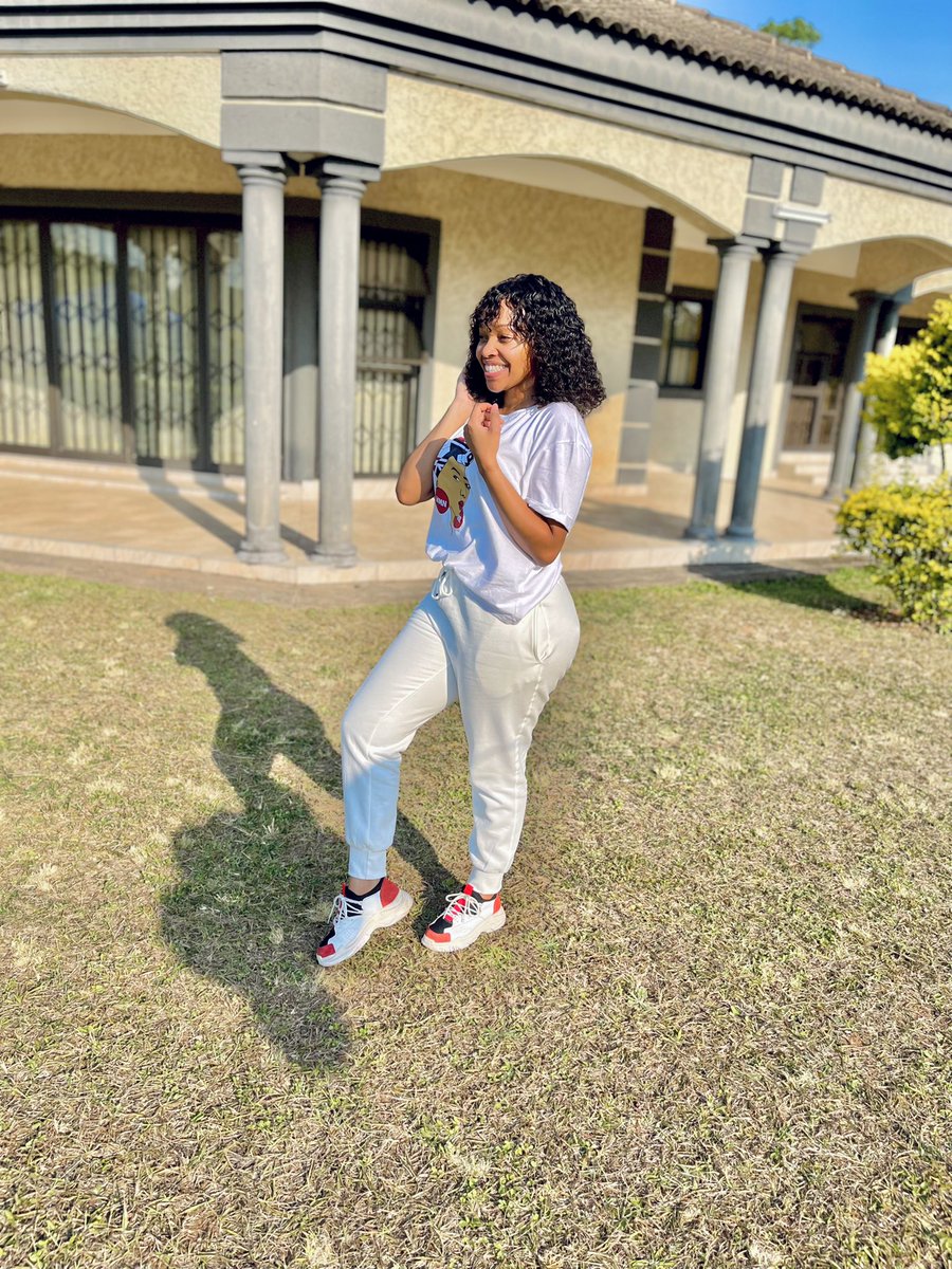 Sibusiwe12's tweet photo. White is always a good idea🤍😍 https://t.co/oCZ2SqdGZo
