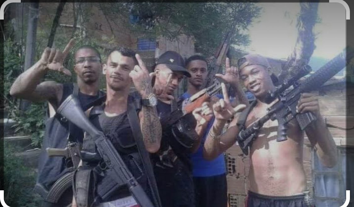 DavidHaddadJr's tweet photo. @natbonavides Todo bandido faz esse sinal https://t.co/UpEucvZpWU