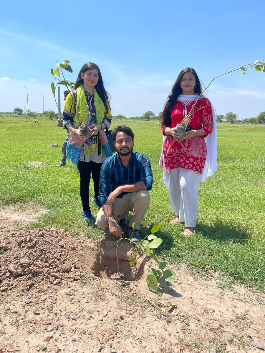 GcuLSocio's tweet photo. 🇵🇰Independence Day Mega Plantation Drive🇵🇰 

Ravians' Sociological Society enthusiastically participated in Independence Day Plantation Drive held on 13th August, 2022 at Government College University, KSK Campus.
Cabinet members along with Society’s advisor (continued 1/2) https://t.co/Kvuctsqabw
