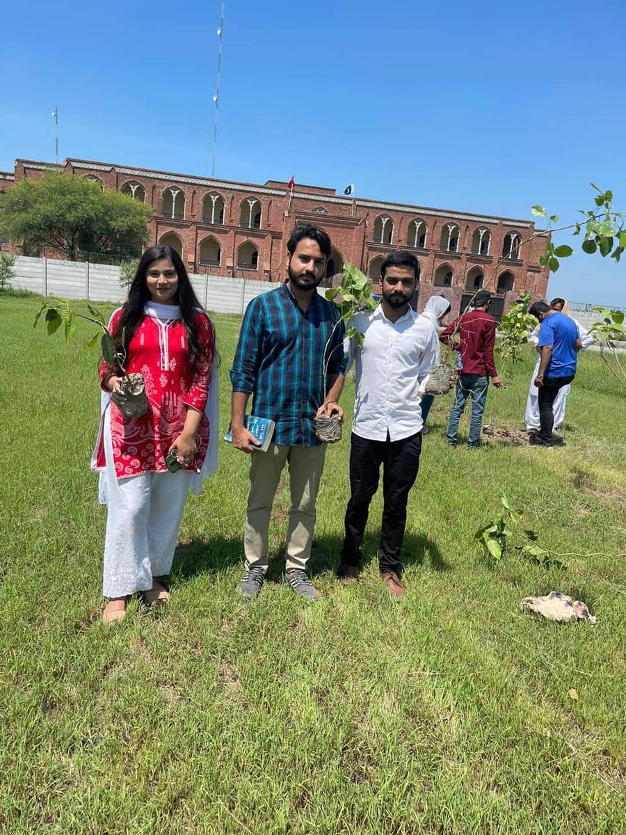 GcuLSocio's tweet photo. 🇵🇰Independence Day Mega Plantation Drive🇵🇰 

Ravians' Sociological Society enthusiastically participated in Independence Day Plantation Drive held on 13th August, 2022 at Government College University, KSK Campus.
Cabinet members along with Society’s advisor (continued 1/2) https://t.co/Kvuctsqabw
