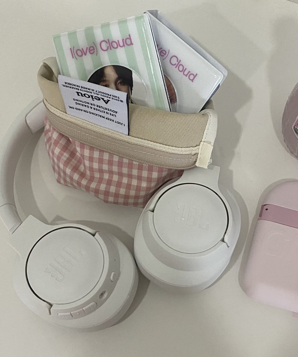 jenniedebbiejen's tweet photo. hello cutie 🧼🍥______ https://t.co/TDEw71nx3k