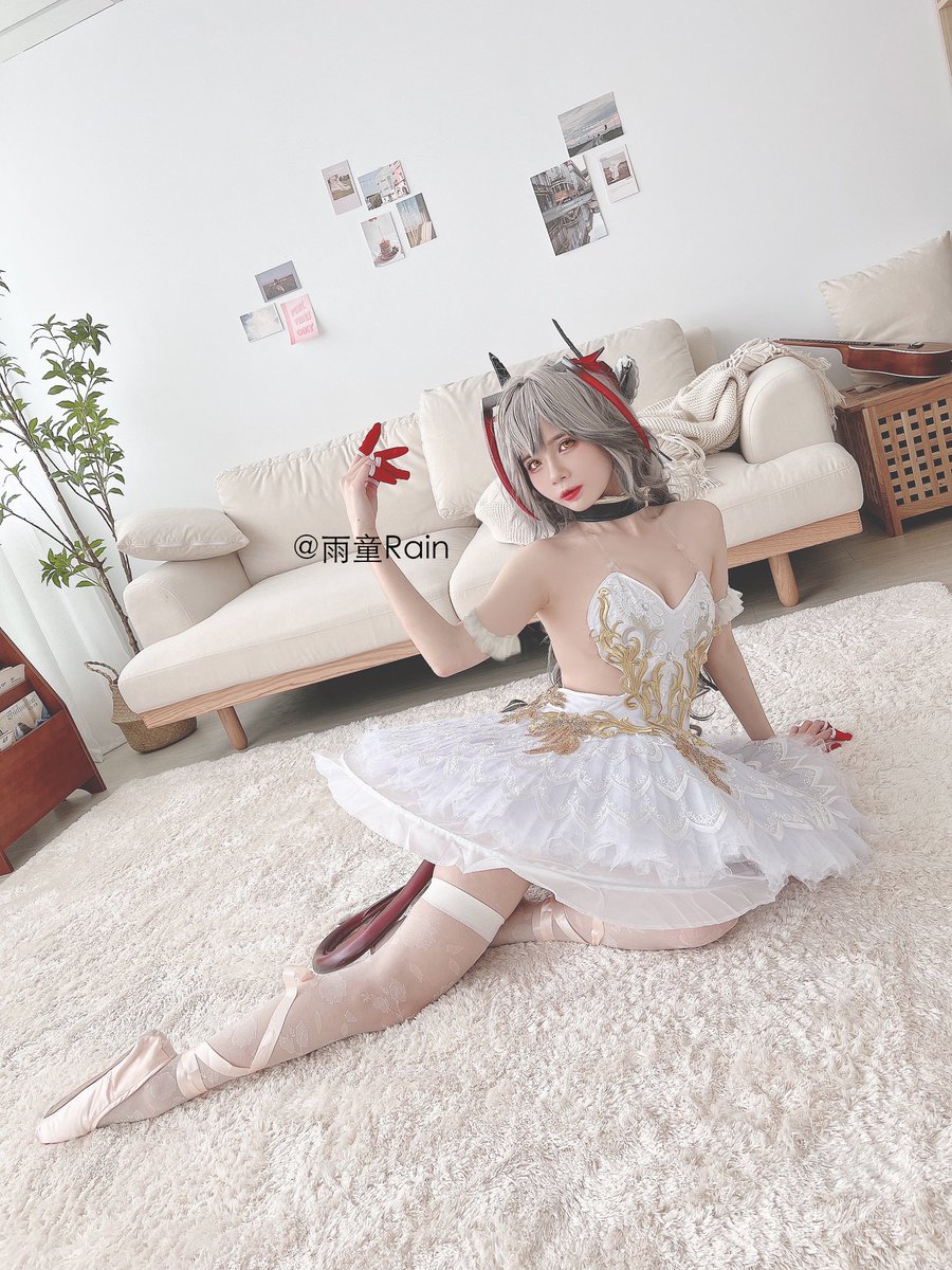 Aurora3465's tweet photo. 今天的我🩰
#明日方舟 #Arknights #cosplay #w #Arknightscosplay #芭蕾 #ballet #cosplayergirl #cosplaysexy #cos #cosplaymodel #レイヤー #コスプレイ #cos #코스프레 #코스프레모델 #오타쿠 https://t.co/4jBeOGL9mT