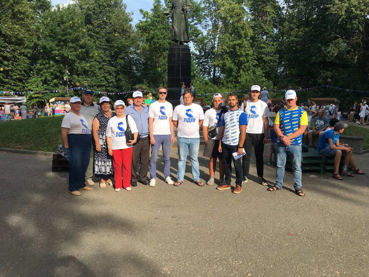 ldpr37's tweet photo. Активисты ЛДПР преподнесли юным ивановцам подарки на день города:

https://t.co/RVaGP7xfqY

#регионы #ивановскаяобласть #ivanovo_ldpr_37 #деньгорода https://t.co/lGd76C2Jyk