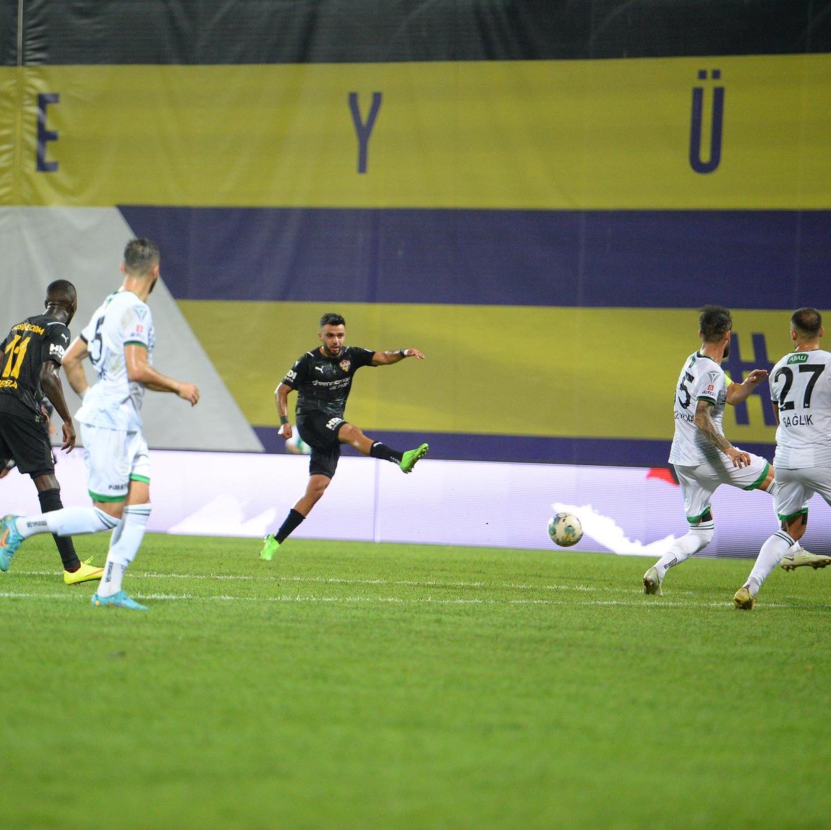 [TR] Sezona Galibiyetle başlamak önemli! [DE] Saisonstart mit wichtigen drei Punkten! +3 #birsemtinrüyası 🟣🟡🐺