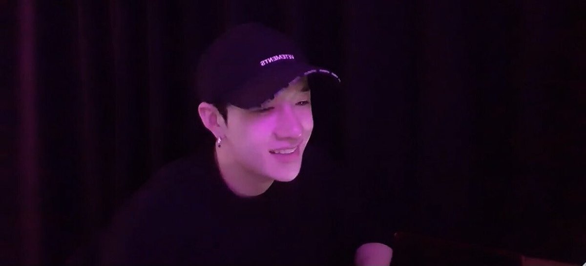 EB0YBCHAN's tweet photo. bang chan looks too pretty under purple lights https://t.co/ghTFBwaRgS