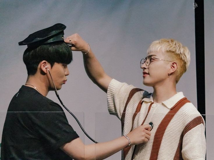 jongjoongie's tweet photo. remaking of my favorite jongjoong pose 220814 https://t.co/7UMEYk4FMT