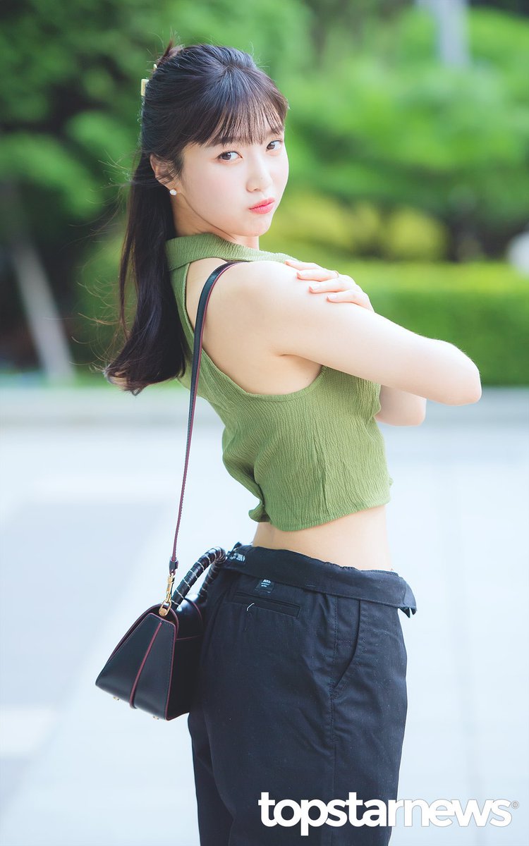 RHUYJIND's tweet photo. Today's Sunday morning vitamins 💚 SBS TV Animal Farm MC by me, Joy 🐥 https://t.co/O6HTvEEitY